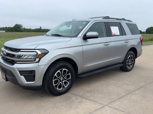 Used 2024 Ford Expedition XLT RWD image 5