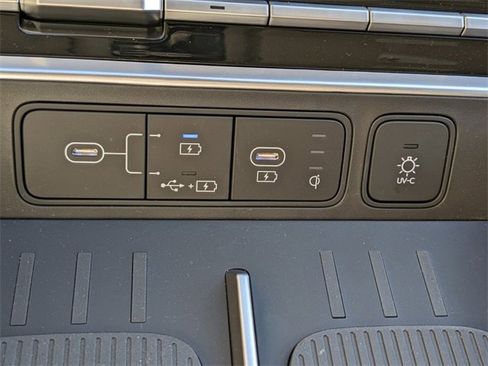 Used 2025 Hyundai Santa Fe Limited image 40