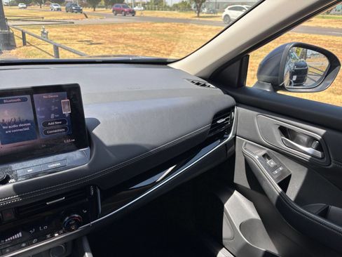 Used 2026 Nissan Rogue SL FWD image 33