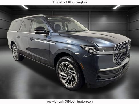Used 2025 Lincoln Navigator L Reserve image 11