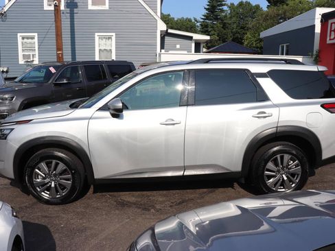 Used 2025 Nissan Pathfinder SV AWD/4WD image 2