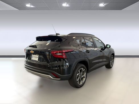 Used 2024 Chevrolet Trax LT w/ Driver Confidence Package FWD image 9