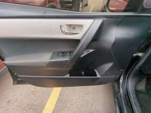 Used 2018 Toyota Corolla LE w/ Carpet Mat Package (TMS) FWD image 8