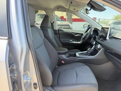 Used 2025 Toyota RAV4 XLE FWD image 29