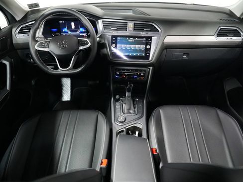 Used 2023 Volkswagen Tiguan SE w/ Panoramic Sunroof Package AWD/4WD image 34