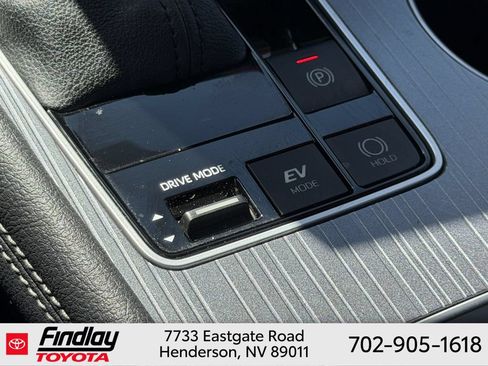 Certified 2025 Toyota Sienna LE FWD image 28