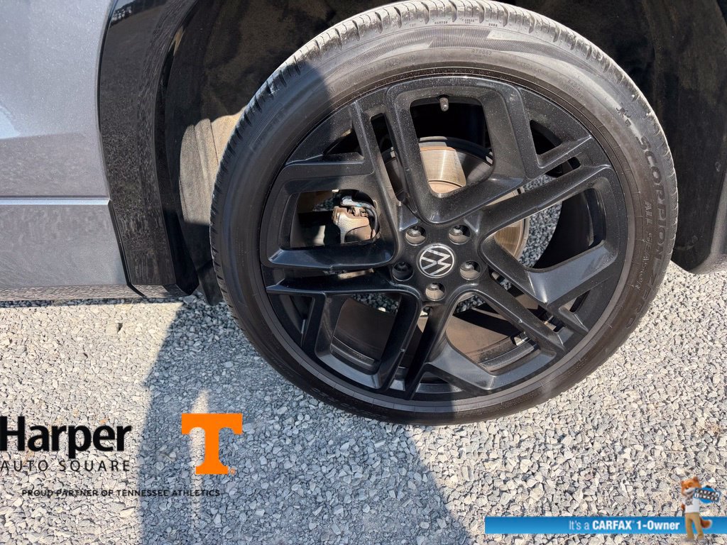 Used 2025 Volkswagen Tiguan SE R-Line FWD image 19