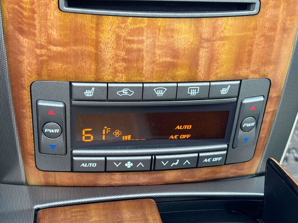 Used 2006 Cadillac XLR RWD image 19