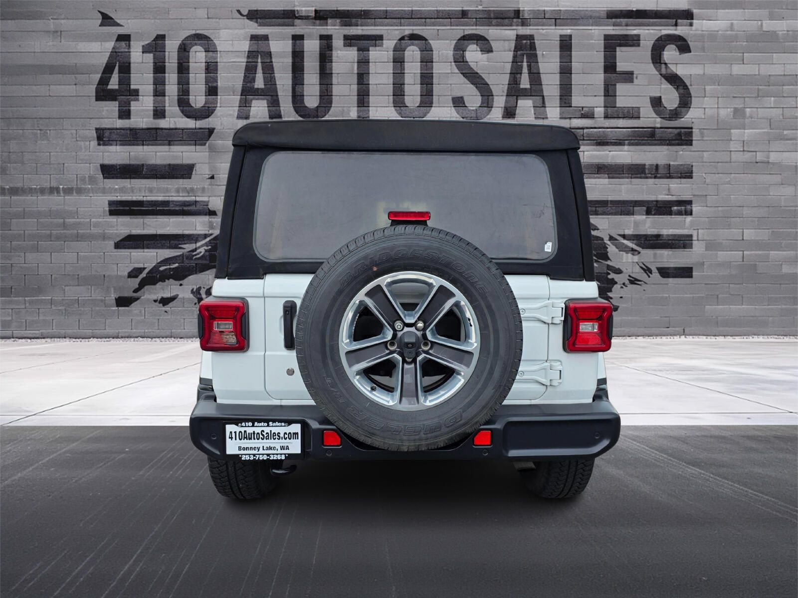 Used 2018 Jeep Wrangler Unlimited Sahara AWD/4WD image 4
