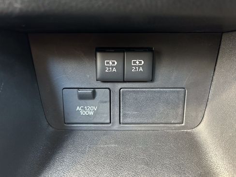 Used 2019 Toyota Highlander SE AWD/4WD image 21