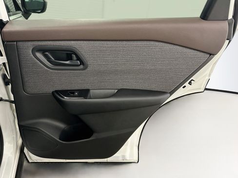 Used 2023 Nissan Rogue S AWD/4WD image 30
