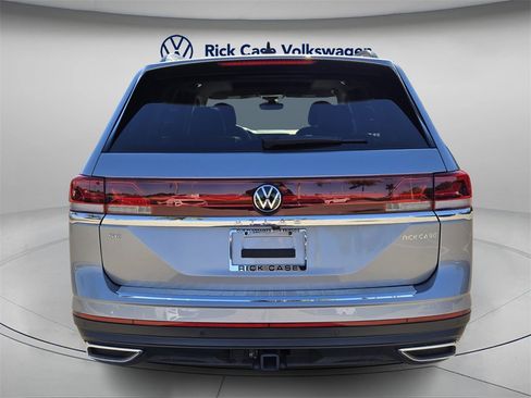 Certified 2025 Volkswagen Atlas SE w/ Panoramic Sunroof Package image 6