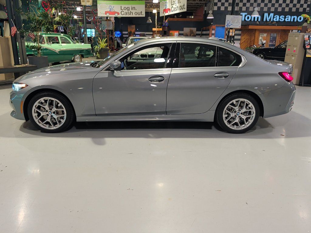 Certified 2025 BMW 330i xDrive Sedan w/ Premium Package AWD/4WD image 16