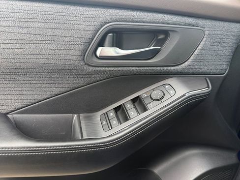 Used 2023 Nissan Rogue SV FWD image 11