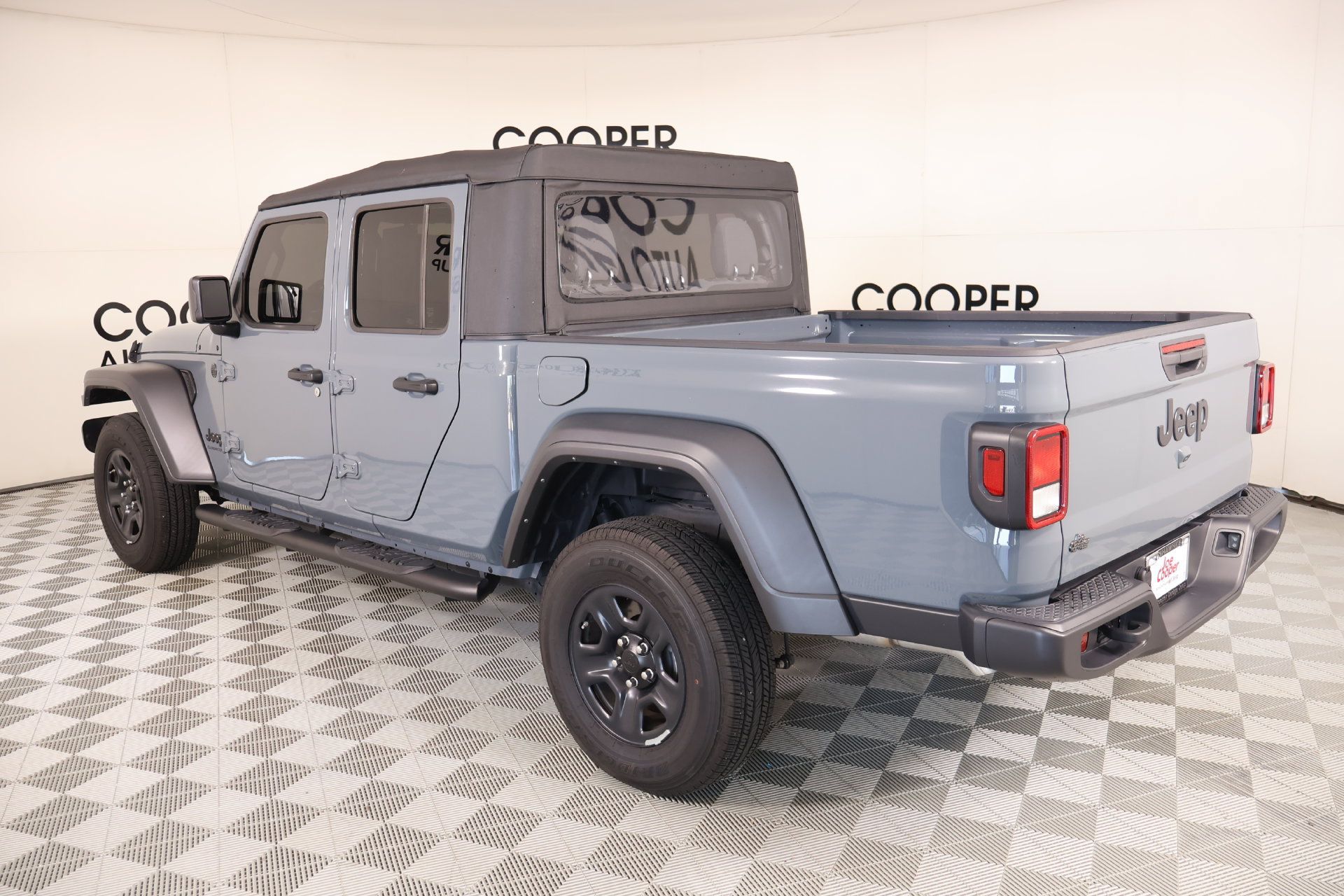 Used 2025 Jeep Gladiator Sport AWD/4WD image 21