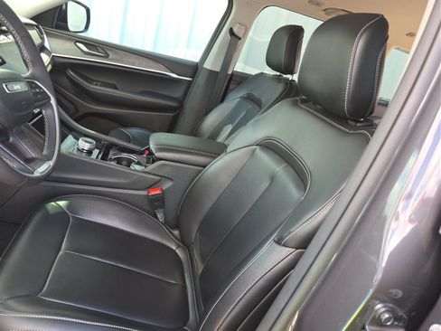Used 2023 Jeep Grand Cherokee Limited RWD image 9