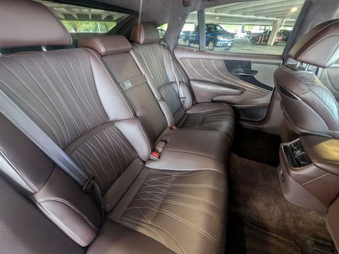 Used 2018 Lexus LS 500 w/ Interior Upgrade Package RWD image 20