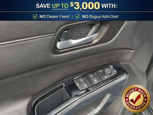 Used 2025 Nissan Pathfinder SL image 16