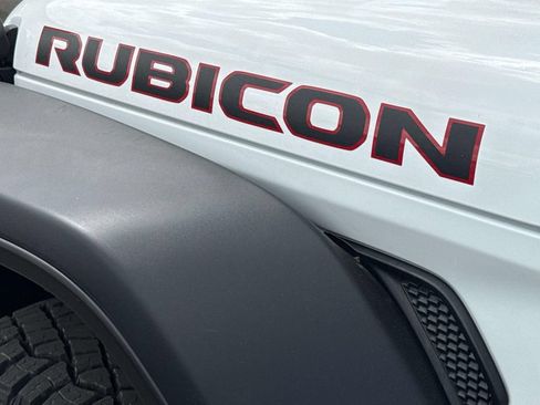 Used 2025 Jeep Wrangler Unlimited Rubicon AWD/4WD image 5