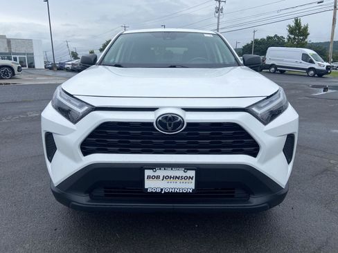Used 2023 Toyota RAV4 LE AWD/4WD image 2