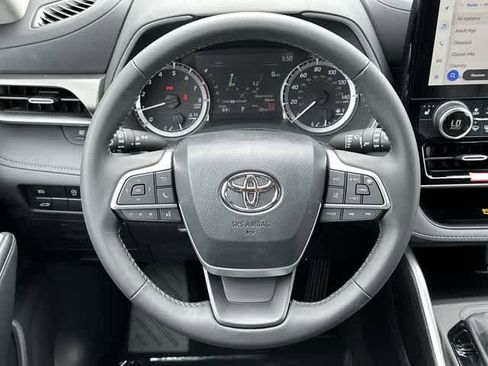 New 2024 Toyota Highlander XLE AWD/4WD image 8