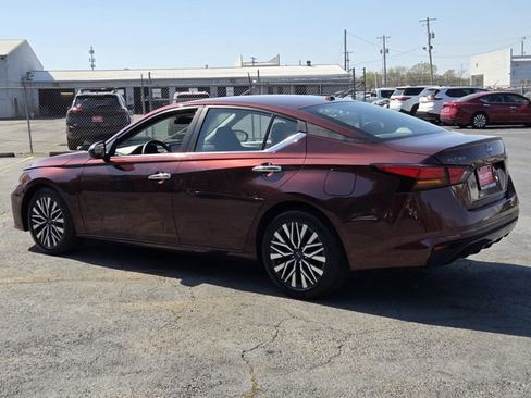 Certified 2025 Nissan Altima 2.5 SV image 3