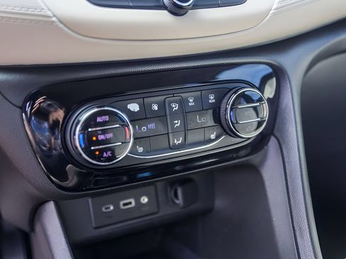 Used 2022 Buick Encore GX Essence w/ Experience Buick Package FWD image 20