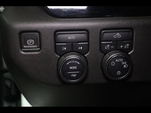 Used 2022 Chevrolet Silverado 1500 LT AWD/4WD image 12