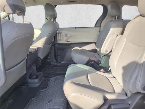 Used 2023 Toyota Sienna XLE w/ XLE Plus Package FWD image 23