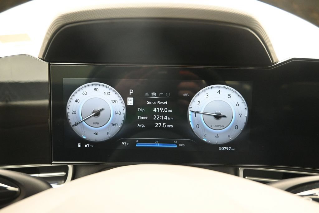 Used 2025 Hyundai Elantra SEL FWD image 14