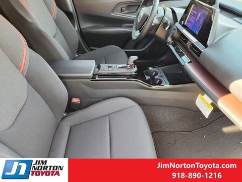 New 2026 Toyota Prius SE image 12