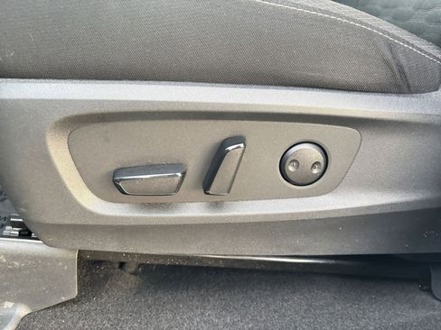 Used 2025 Nissan Pathfinder SV image 23