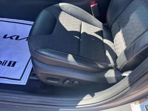 Certified 2022 Kia Niro LXS image 11