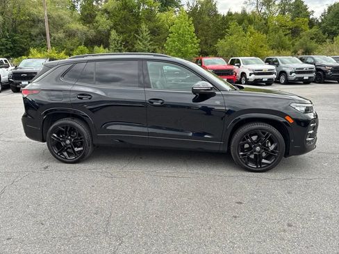 Used 2025 Volkswagen Tiguan SE R-Line AWD/4WD image 4