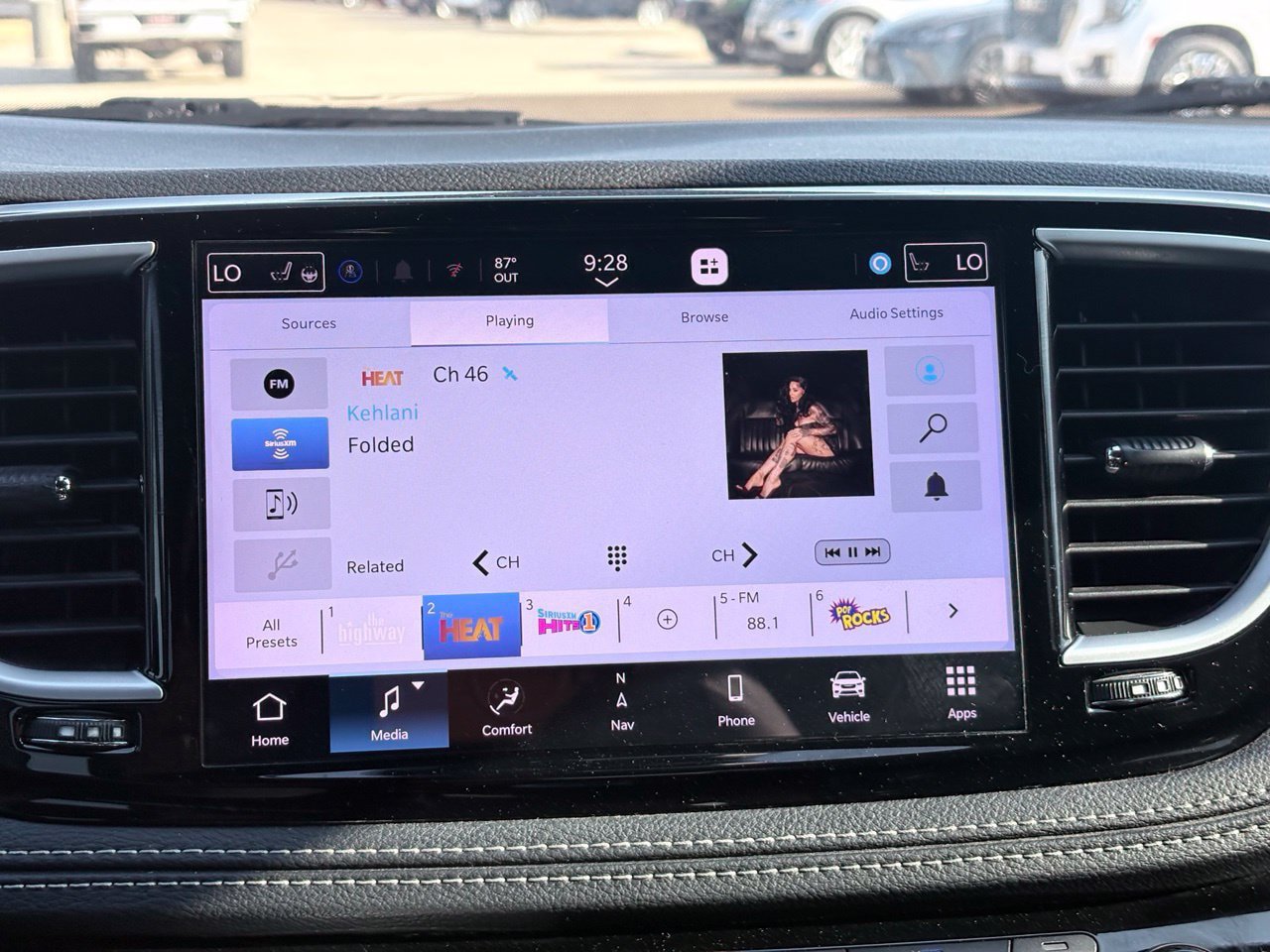 Used 2025 Chrysler Pacifica Limited FWD image 10