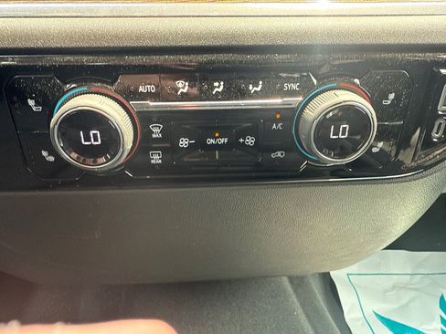 Used 2023 Chevrolet Silverado 1500 LT image 26