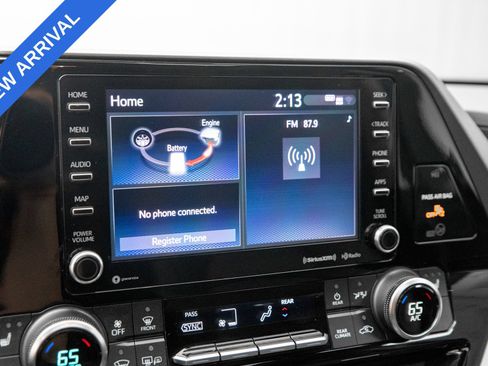 Used 2021 Toyota Highlander XLE AWD/4WD image 19