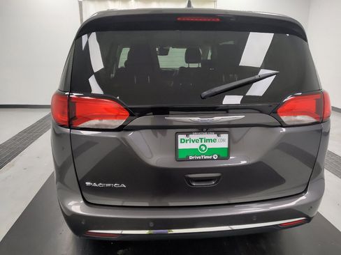 Used 2018 Chrysler Pacifica Touring-L Plus w/ Advanced Safetytec Group FWD image 6