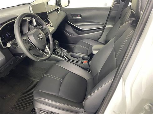 Used 2025 Toyota Corolla XLE image 2