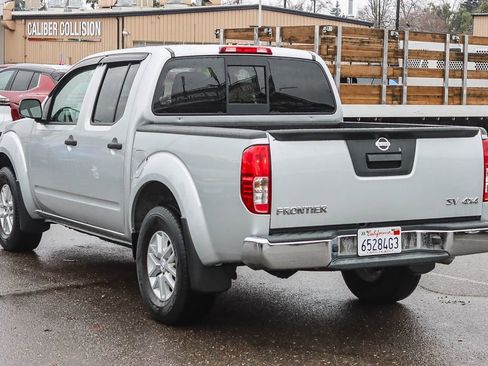 Used 2021 Nissan Frontier SV image 2