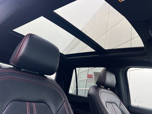 Used 2024 Ford Expedition Limited image 15