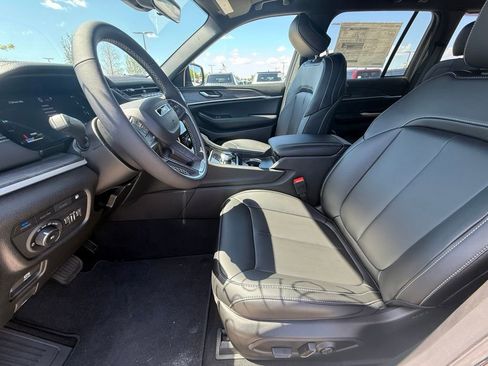 New 2025 Jeep Grand Cherokee Limited 4xe image 18