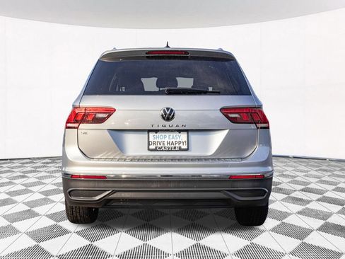 Used 2023 Volkswagen Tiguan SE w/ Panoramic Sunroof Package FWD image 9