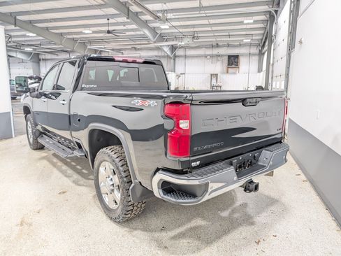 Used 2020 Chevrolet Silverado 2500 LTZ w/ LTZ Premium Package AWD/4WD image 5