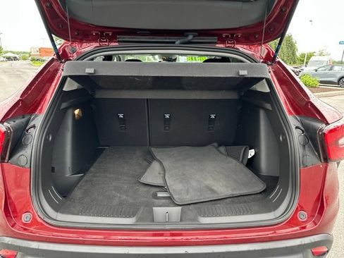Used 2024 Chevrolet Trax LT w/ Sunroof Package FWD image 17