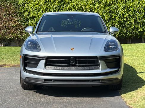 Certified 2025 Porsche Macan AWD/4WD image 11