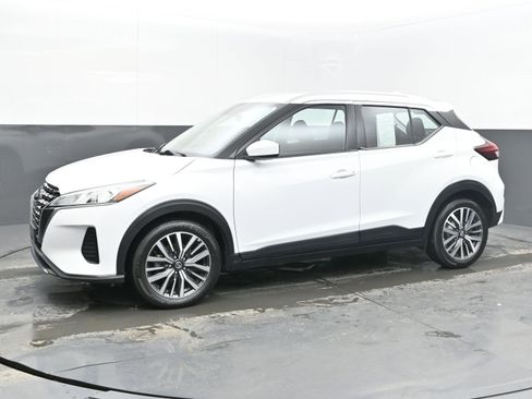 Used 2021 Nissan Kicks SV image 4