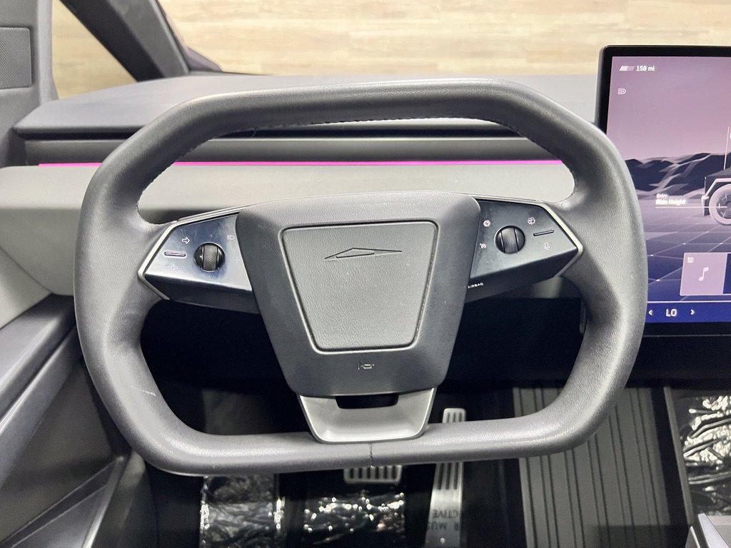 Used 2025 Tesla Cybertruck AWD Crew Cab image 4
