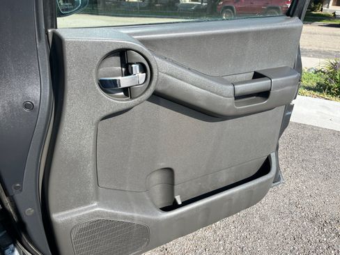 Used 2011 Nissan Xterra PRO-4X AWD/4WD image 16