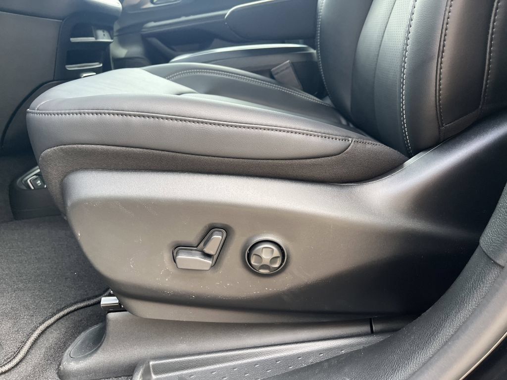 New 2026 Chrysler Pacifica Select FWD image 11